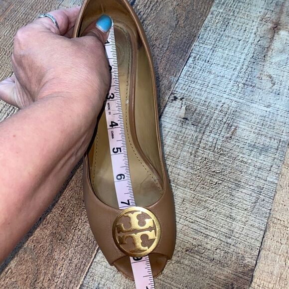 Tory burch sally
Leather Wedge Pump - Picture 14 of 15